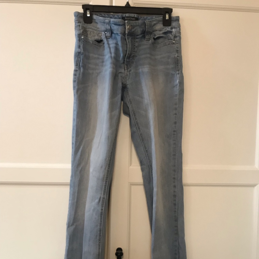 White House Black Market 4R lt blue jean